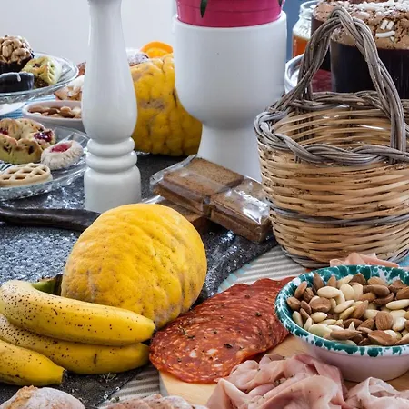 Michael Garden Bed & Breakfast